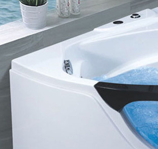 プレミアム屋内三角形ジェットバス（二人用）、内蔵テレビ、カス - Spa Wellness Nature のレビューと価格