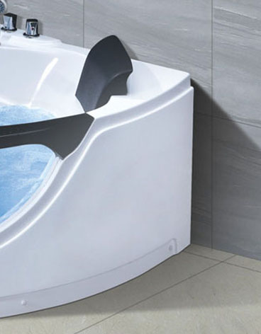 プレミアム屋内三角形ジェットバス（二人用）、内蔵テレビ、カス - Spa Wellness Nature のレビューと価格